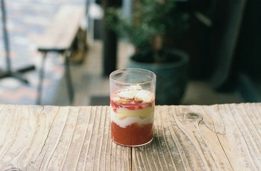 猿田彦珈琲の春メニューが登場！「お花香る いちごのカフェラテ/いちごミルク、いちごのミルフィーユジェラッテ」